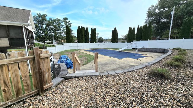 9 Lynn Terrace Court, Johnson City, TN 37604