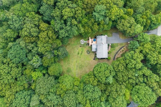 3 Leone Lane, Mendon, MA 01756