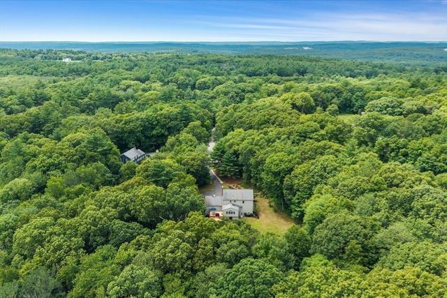3 Leone Lane, Mendon, MA 01756