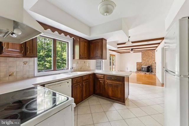 25 ACORN LN, Cape May Court House, NJ 08210