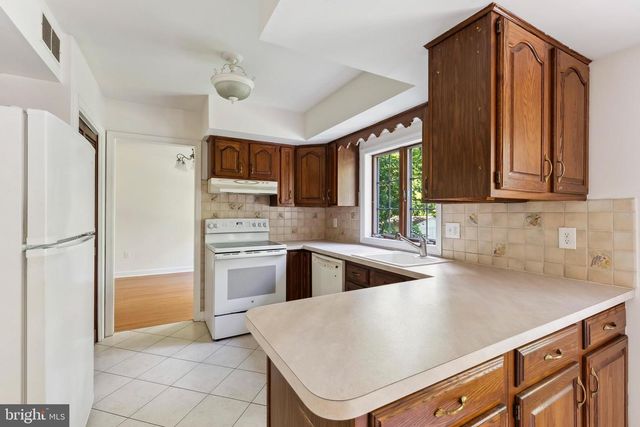 25 ACORN LN, Cape May Court House, NJ 08210
