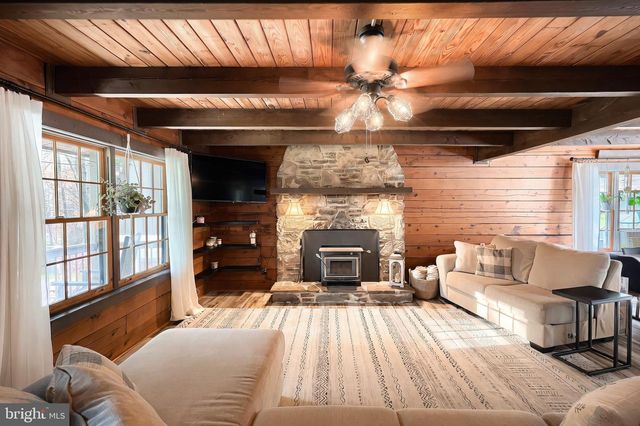 950-C GREEN SPRINGS RD, Hanover, PA 17331