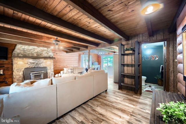 950-C GREEN SPRINGS RD, Hanover, PA 17331