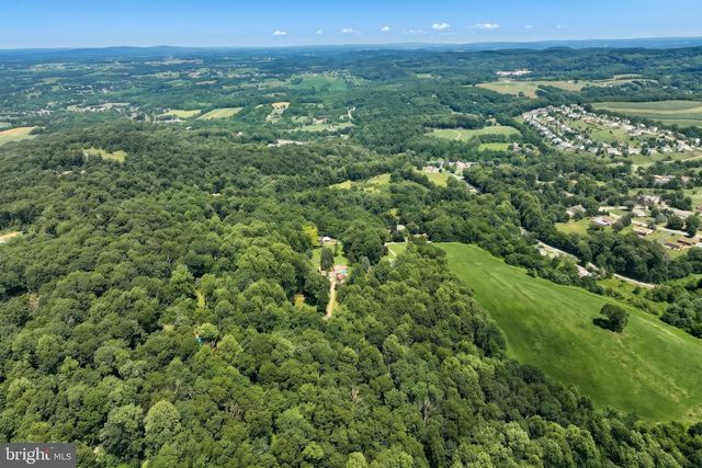 950-C GREEN SPRINGS RD, Hanover, PA 17331