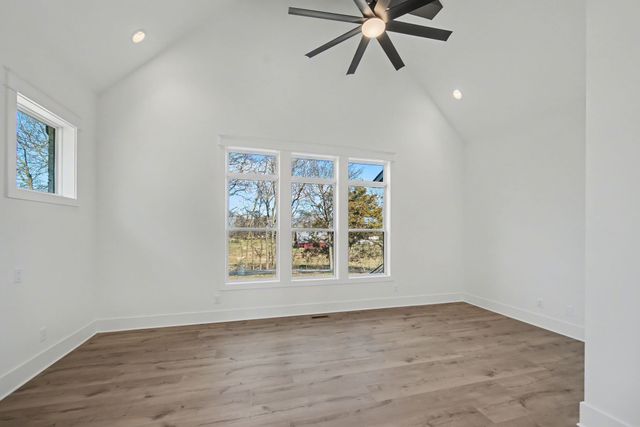 448 Bell Lake Rd, Gallatin, TN 37066