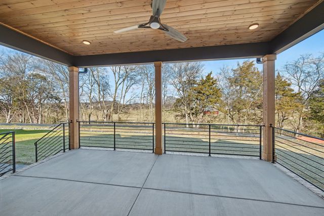 448 Bell Lake Rd, Gallatin, TN 37066
