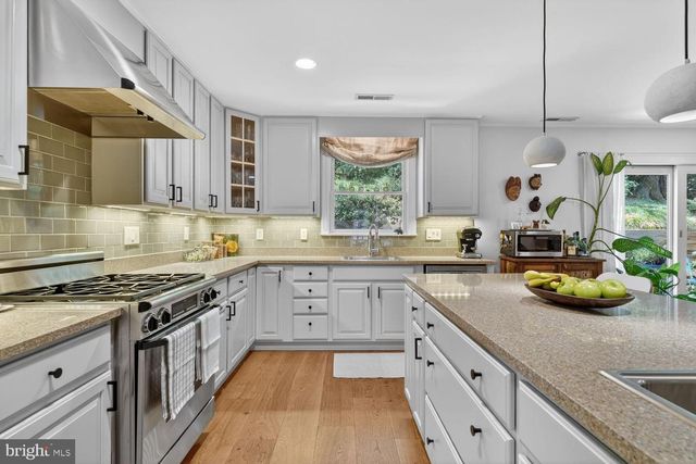 2632 S GRANT ST, Arlington, VA 22202