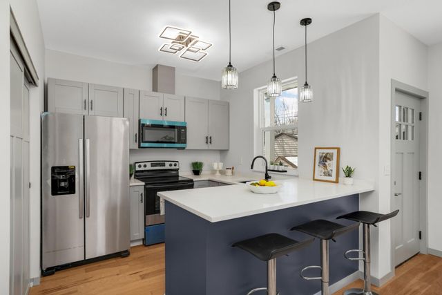 947 Earl Street, Saint Paul, MN 55106