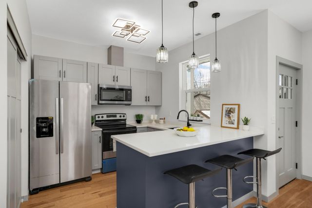 947 Earl Street, Saint Paul, MN 55106