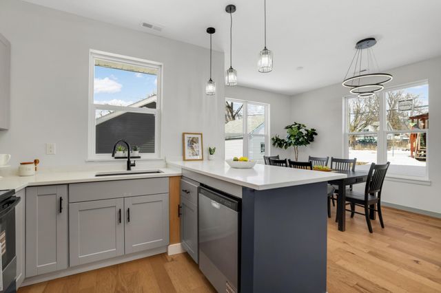 947 Earl Street, Saint Paul, MN 55106