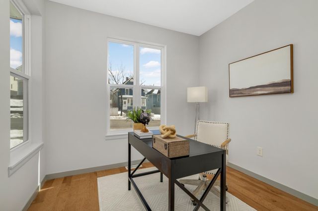 947 Earl Street, Saint Paul, MN 55106