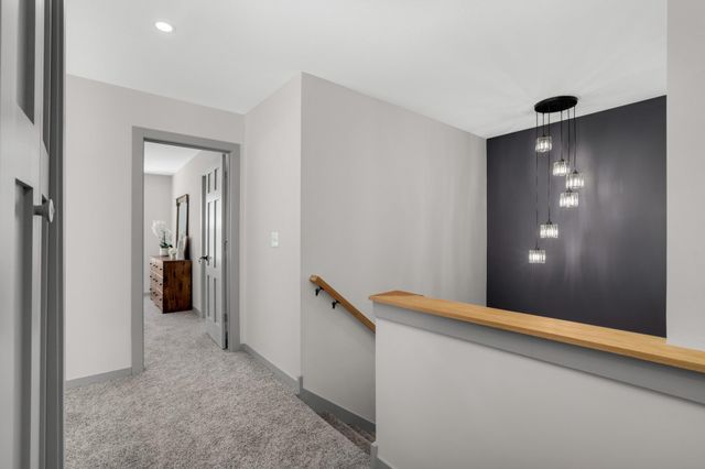 947 Earl Street, Saint Paul, MN 55106