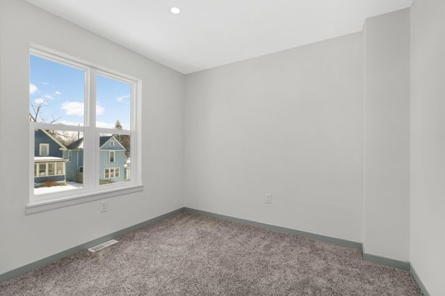 947 Earl Street, Saint Paul, MN 55106