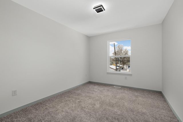 947 Earl Street, Saint Paul, MN 55106