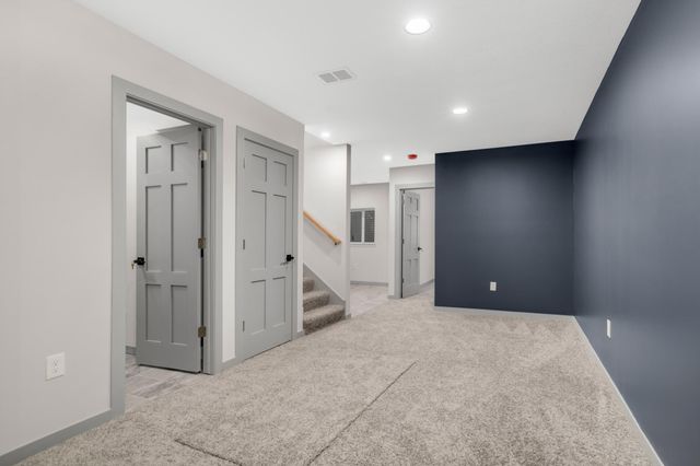 947 Earl Street, Saint Paul, MN 55106