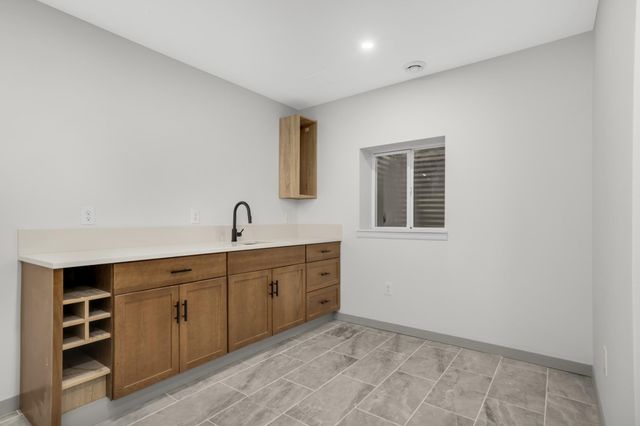 947 Earl Street, Saint Paul, MN 55106