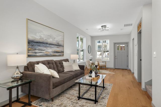 947 Earl Street, Saint Paul, MN 55106