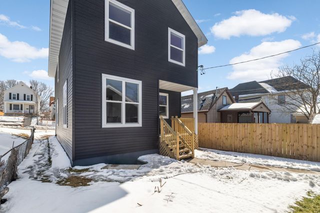 947 Earl Street, Saint Paul, MN 55106