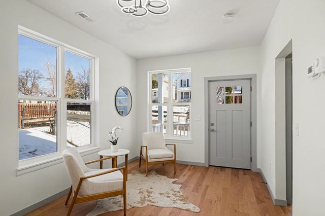 947 Earl Street, Saint Paul, MN 55106