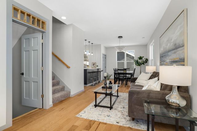 947 Earl Street, Saint Paul, MN 55106