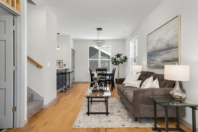 947 Earl Street, Saint Paul, MN 55106