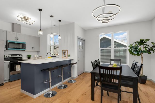 947 Earl Street, Saint Paul, MN 55106