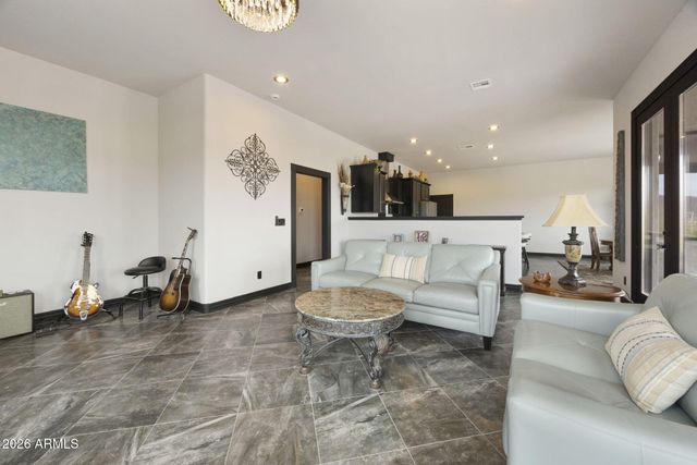 1008 W HONDA BOW Road, Phoenix, AZ 85086