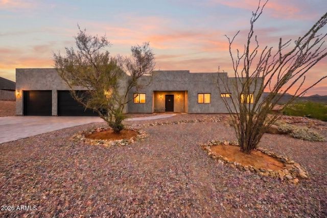 1008 W HONDA BOW Road, Phoenix, AZ 85086