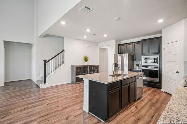 1527 Argon Way, San Antonio, TX 78245