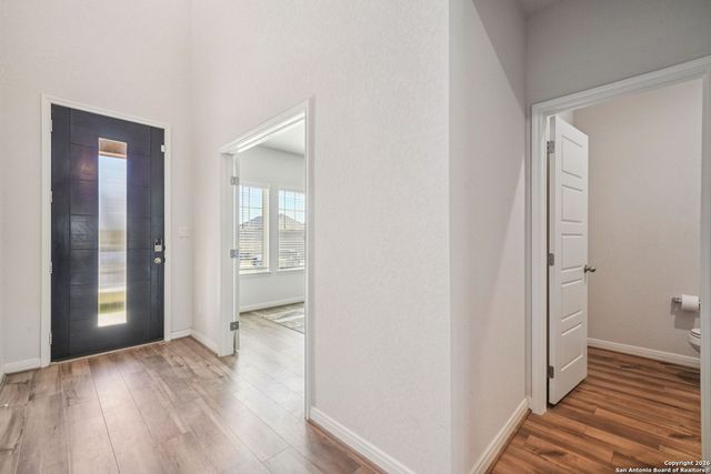 1527 Argon Way, San Antonio, TX 78245