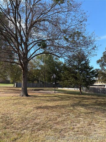 701 NE 4th Street, Wagoner, OK 74467