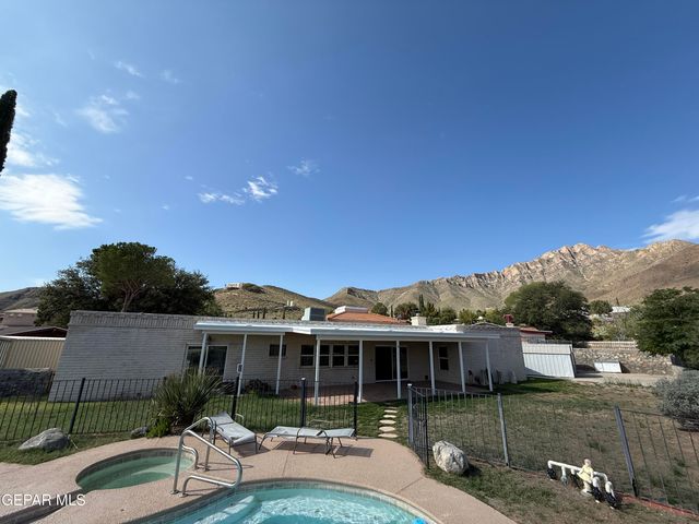 8204 BIG BEND Drive, El Paso, TX 79904