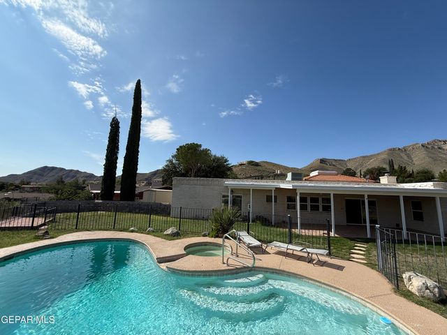 8204 BIG BEND Drive, El Paso, TX 79904