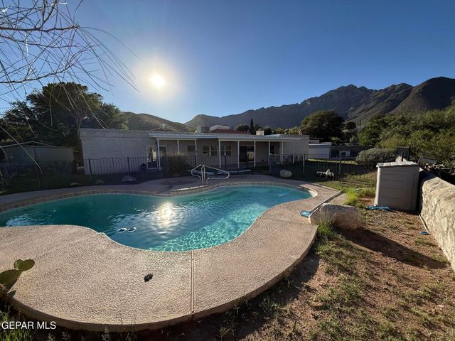 8204 BIG BEND Drive, El Paso, TX 79904