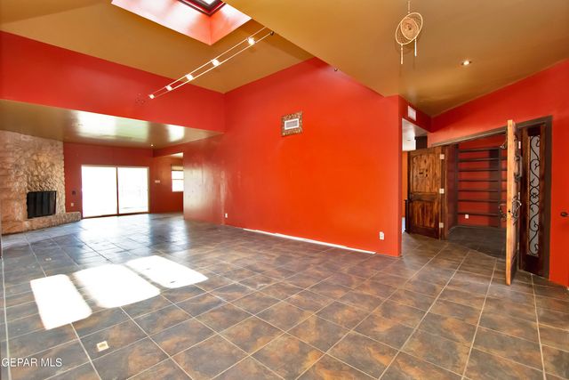 8204 BIG BEND Drive, El Paso, TX 79904