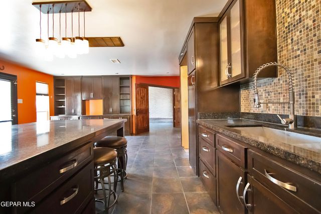 8204 BIG BEND Drive, El Paso, TX 79904