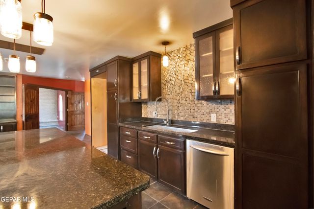 8204 BIG BEND Drive, El Paso, TX 79904