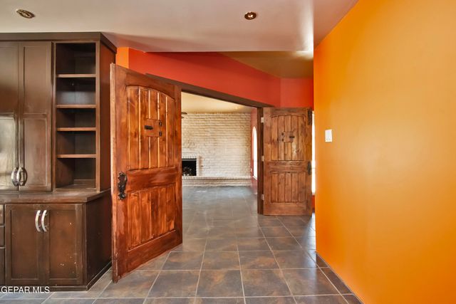 8204 BIG BEND Drive, El Paso, TX 79904