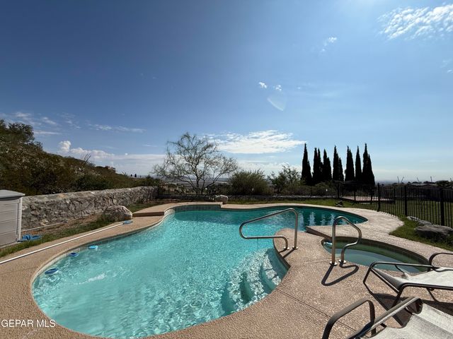 8204 BIG BEND Drive, El Paso, TX 79904