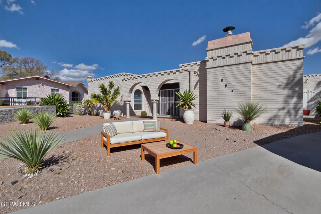 8204 BIG BEND Drive, El Paso, TX 79904