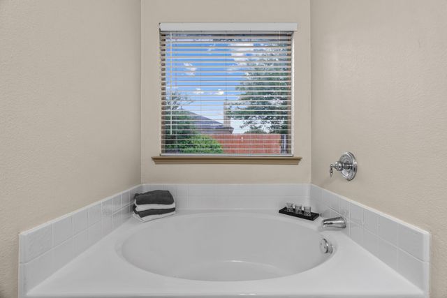1092 Grand National Boulevard, Fort Worth, TX 76179