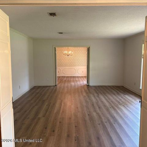 5460 Saratoga Drive, Jackson, MS 39211