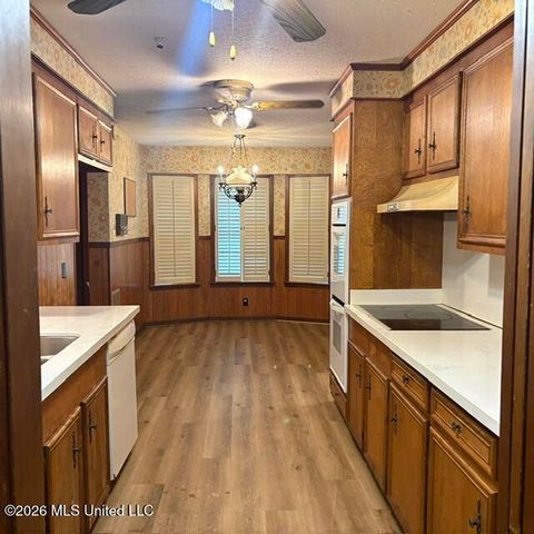 5460 Saratoga Drive, Jackson, MS 39211