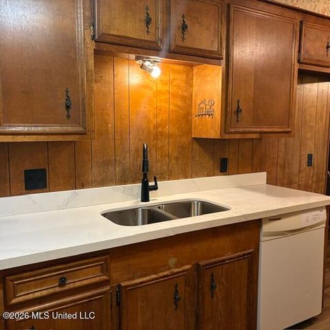 5460 Saratoga Drive, Jackson, MS 39211