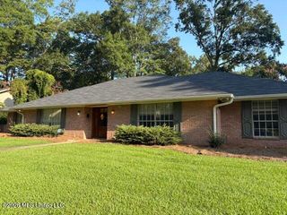 5460 Saratoga Drive, Jackson, MS 39211
