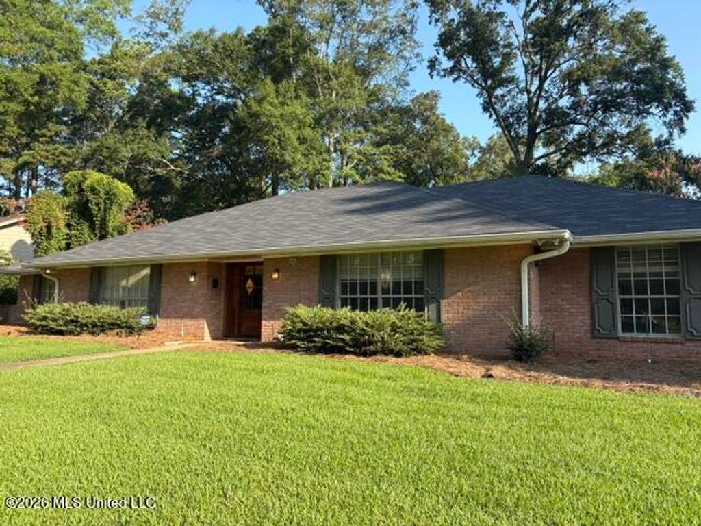 5460 Saratoga Drive, Jackson, MS 39211