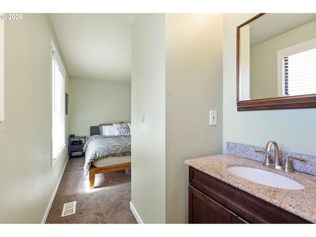 6391 Se HULL Ave, Milwaukie, OR 97267