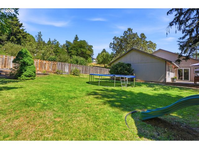 6391 Se HULL Ave, Milwaukie, OR 97267