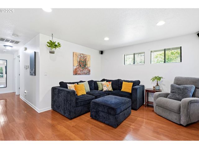 6391 Se HULL Ave, Milwaukie, OR 97267