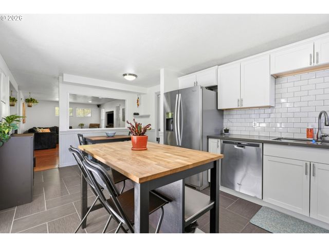 6391 Se HULL Ave, Milwaukie, OR 97267